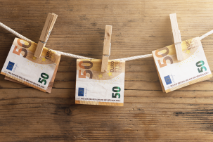 Politique de lutte contre le blanchiment d'argent pour les courtiers d'assurance : pratique quotidienne en vingt exemples